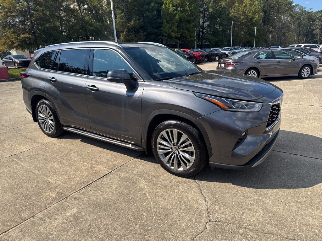 Certified 2021 Toyota Highlander Platinum AWD/4WD image 9