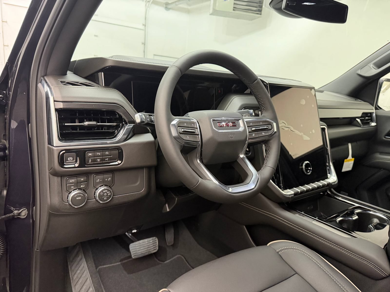 New 2026 GMC Yukon Elevation AWD/4WD image 4