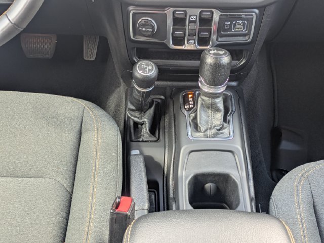 Used 2024 Jeep Wrangler Unlimited Sahara AWD/4WD image 19