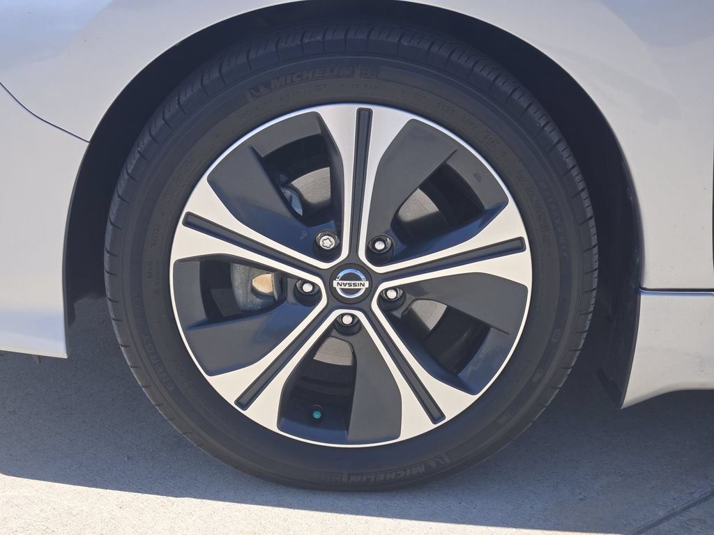 Used 2022 Nissan Leaf SV w/ SV Technology Package FWD image 10