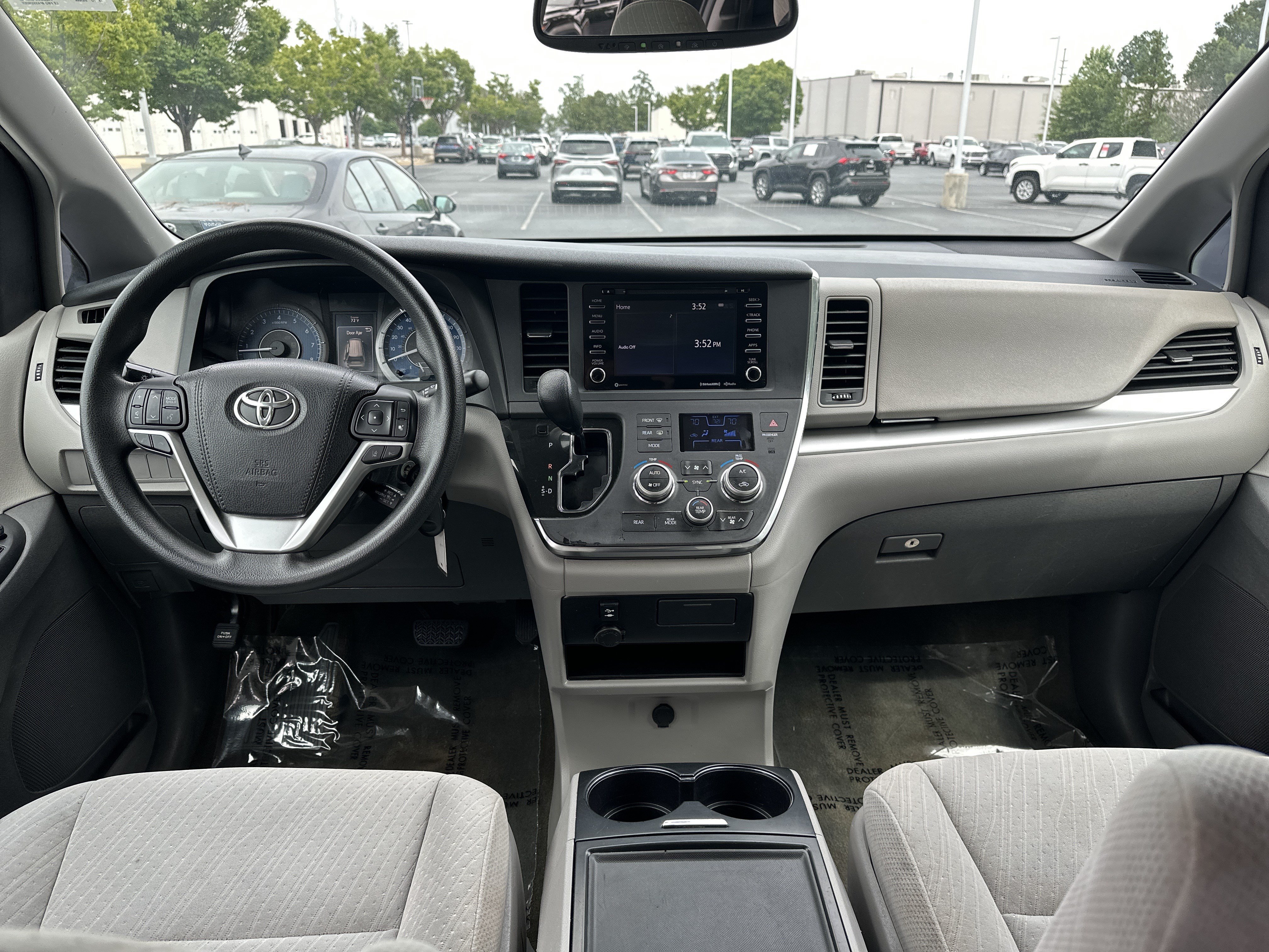 Used 2018 Toyota Sienna LE FWD image 29