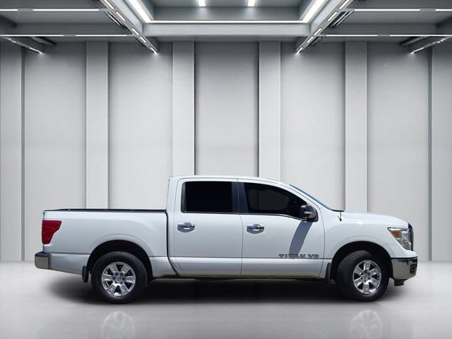 Used 2018 Nissan Titan SV AWD/4WD image 3