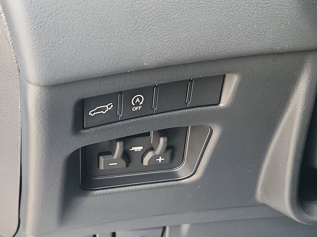 Used 2025 Lexus LX 600 4WD w/ Luxury Package image 24