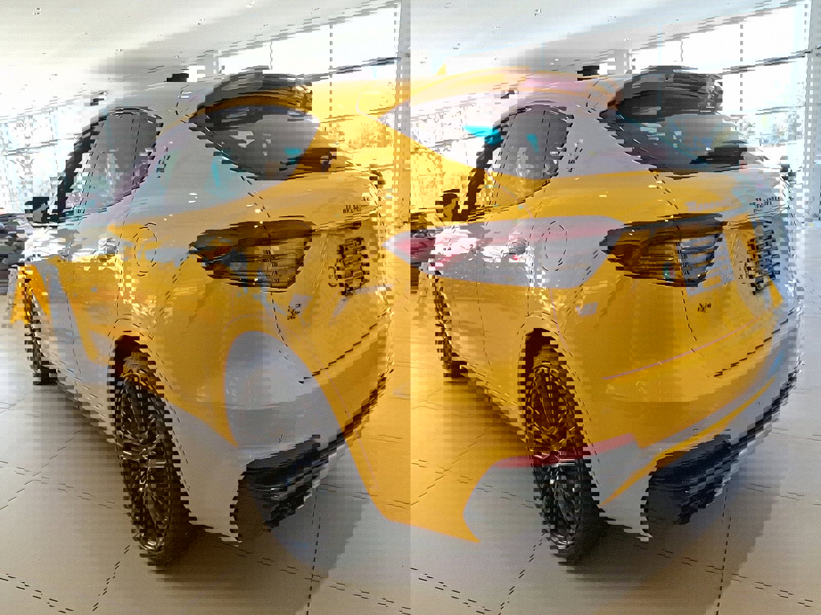 Used 2023 Maserati Levante Trofeo image 6