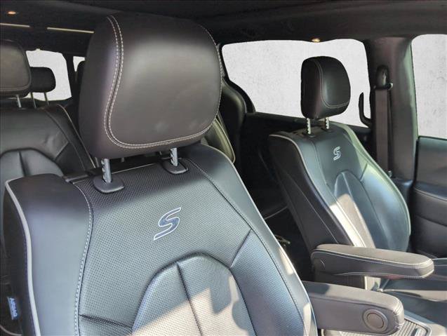 Used 2020 Chrysler Pacifica Limited w/ S Appearance Package FWD image 25