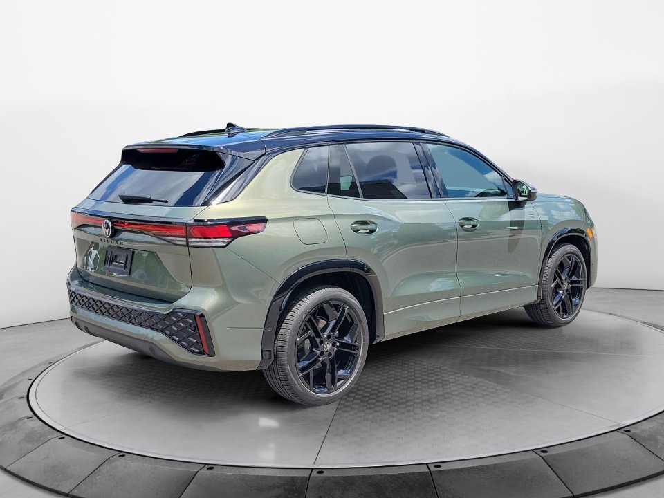 New 2026 Volkswagen Tiguan SE R-Line FWD image 7