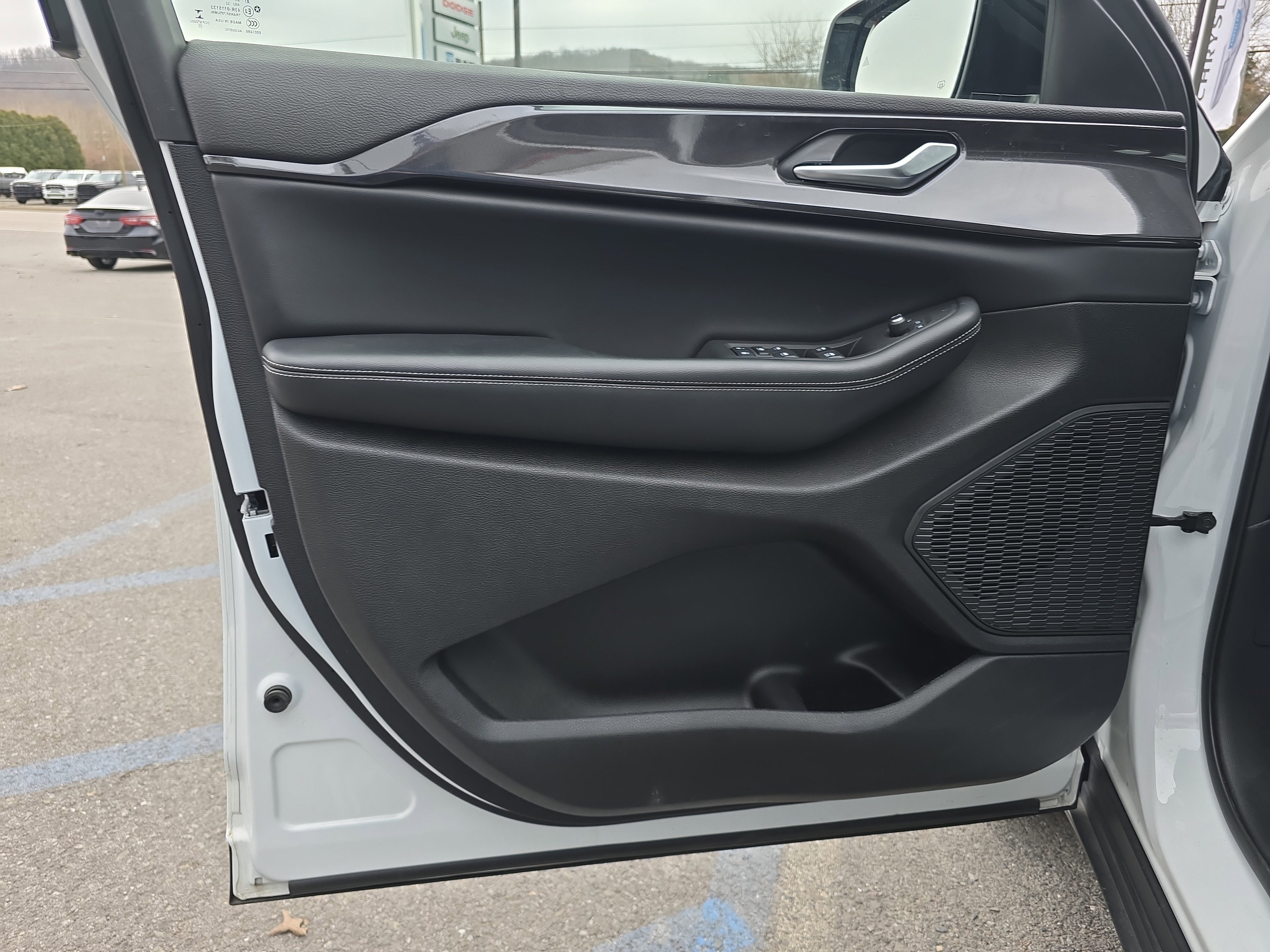 Used 2023 Jeep Grand Cherokee Altitude image 17