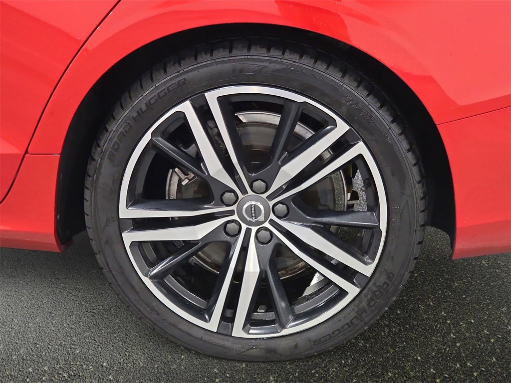 Used 2022 Volvo S60 T8 R-Design image 31