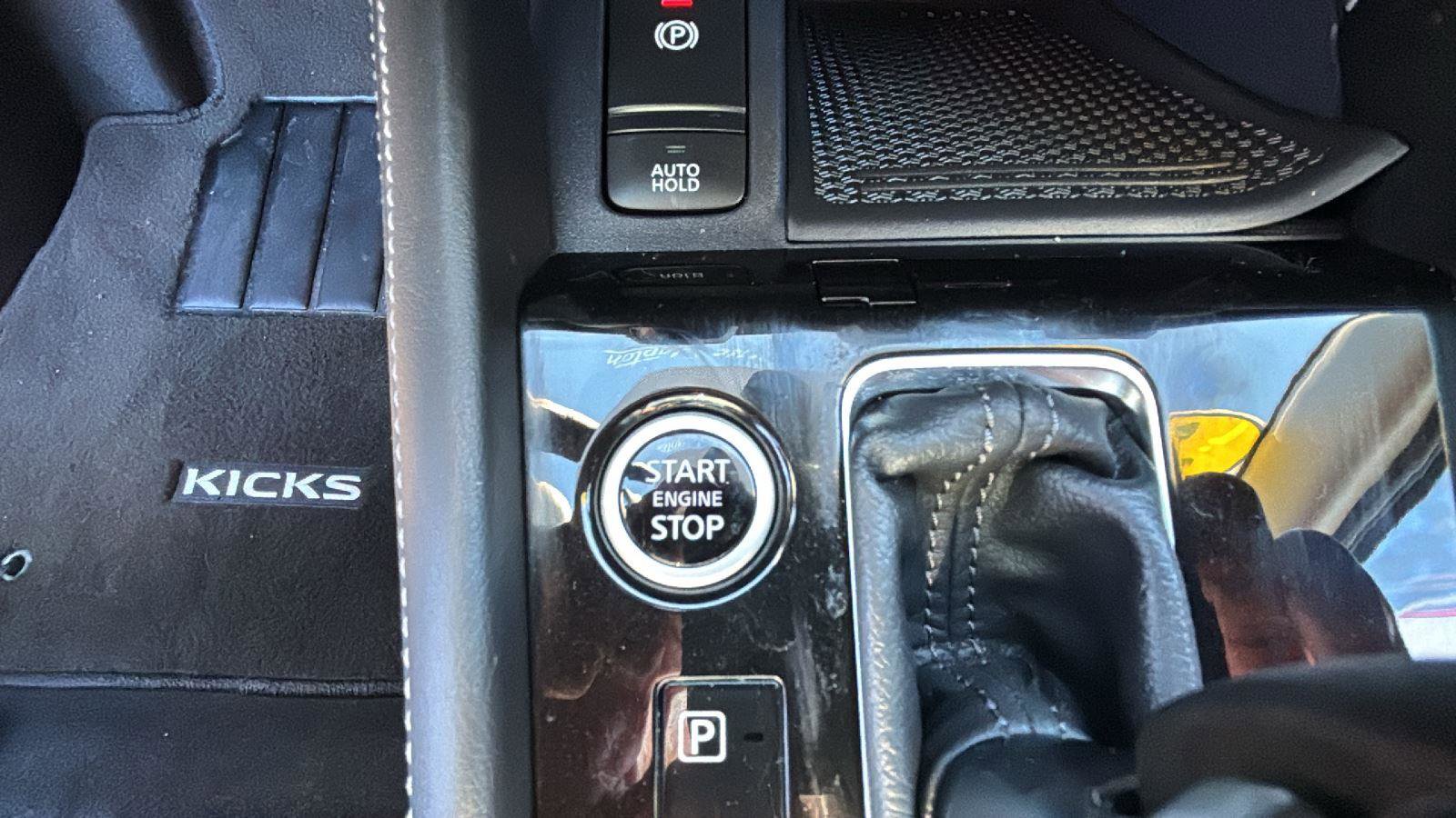 Used 2024 Nissan Kicks SV image 12