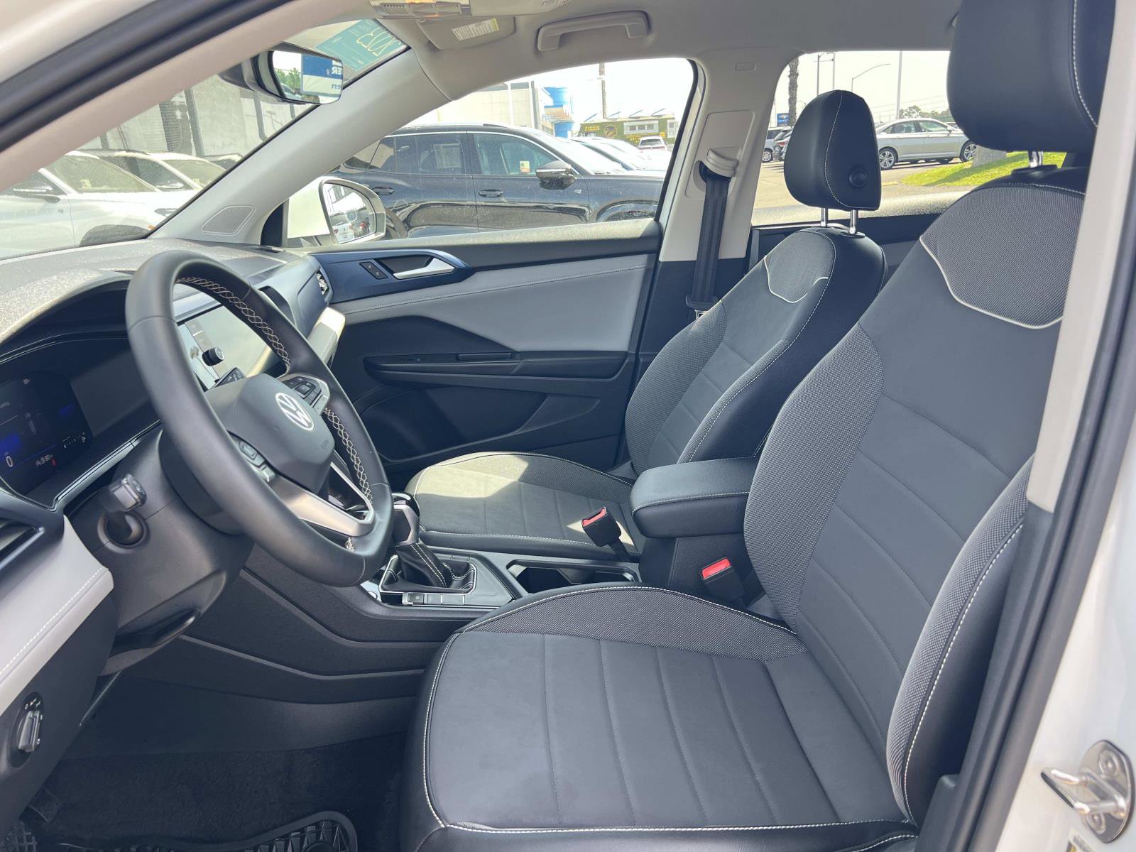 Certified 2023 Volkswagen Taos SE w/ Black Wheel Package image 18