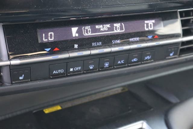 Used 2023 Toyota Sienna XSE w/ XSE Plus Package FWD image 25