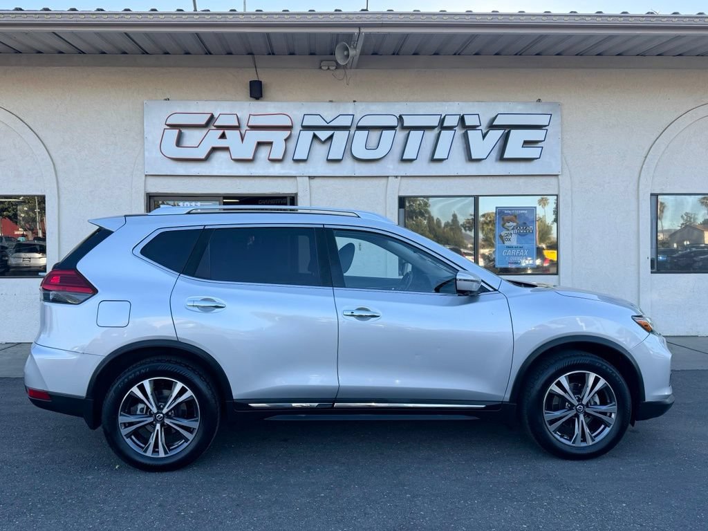 Used 2017 Nissan Rogue SL FWD image 3