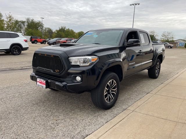 Used 2021 Toyota Tacoma TRD Off-Road image 2
