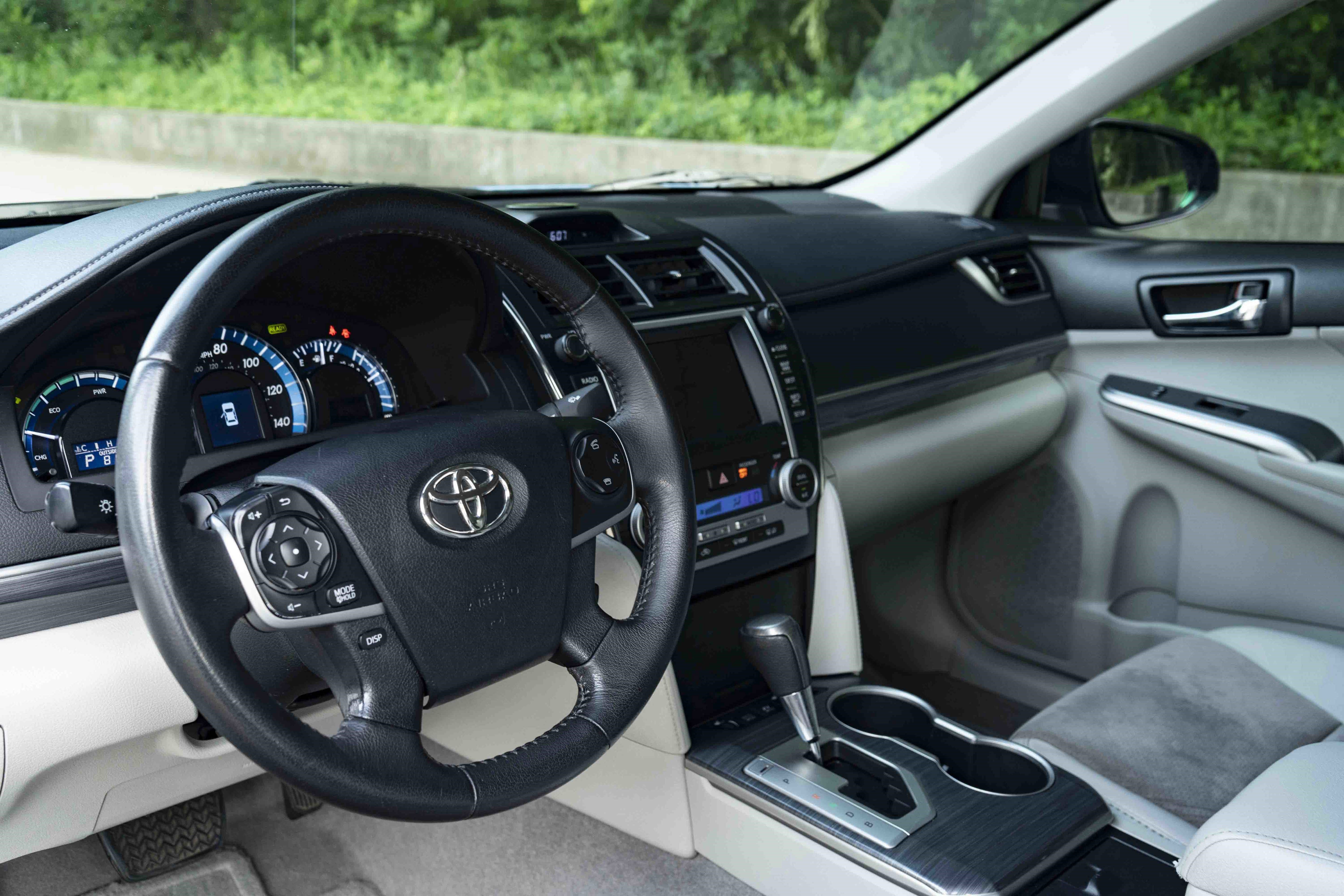 Used 2012 Toyota Camry XLE w/ Leather Pkg FWD image 16