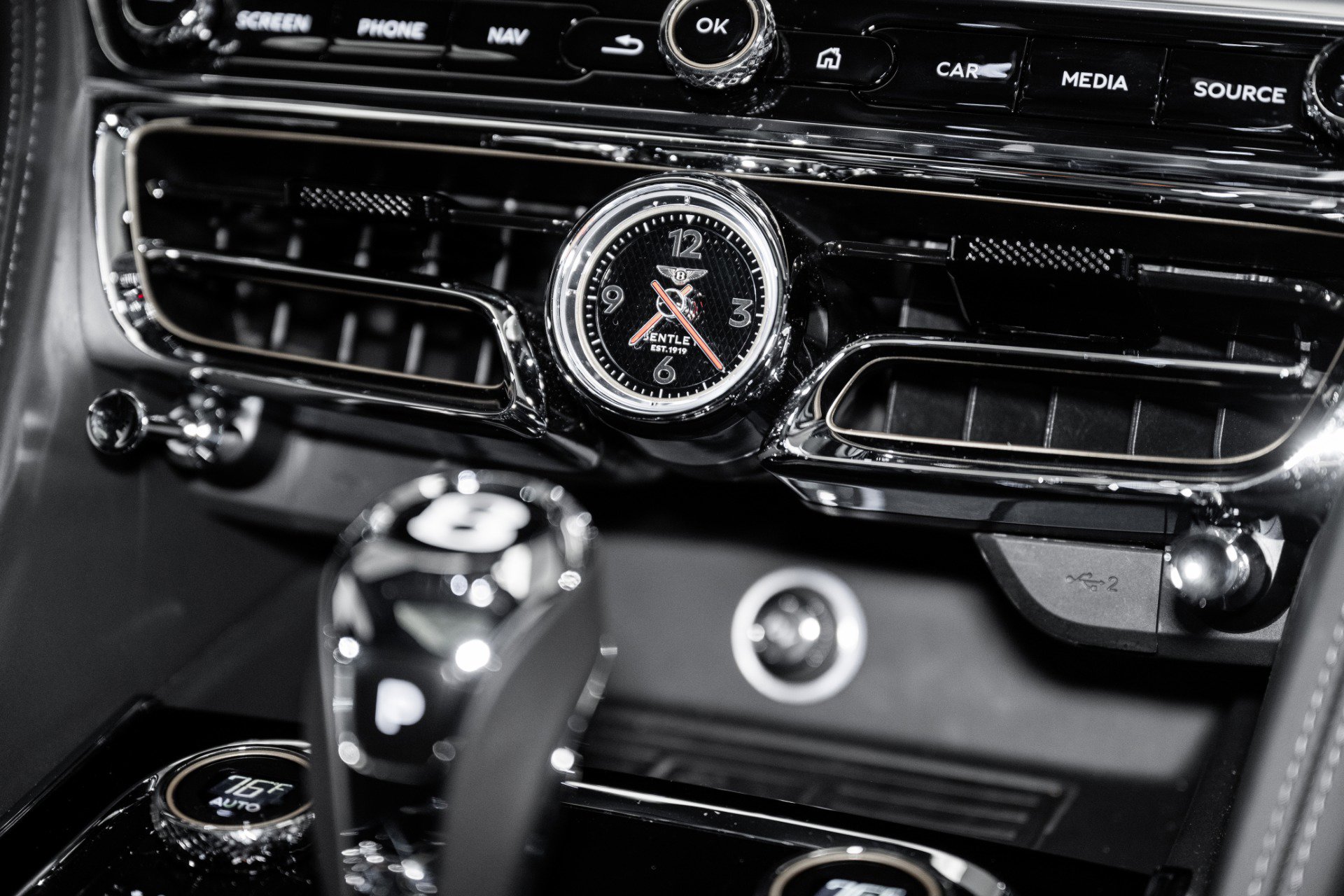 Used 2024 Bentley Flying Spur W12 image 43