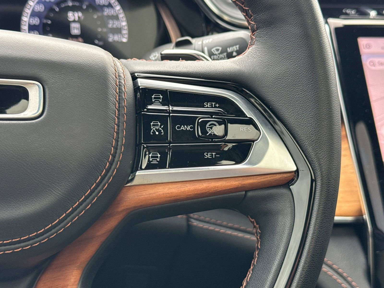 Used 2023 Jeep Grand Cherokee L Summit image 32