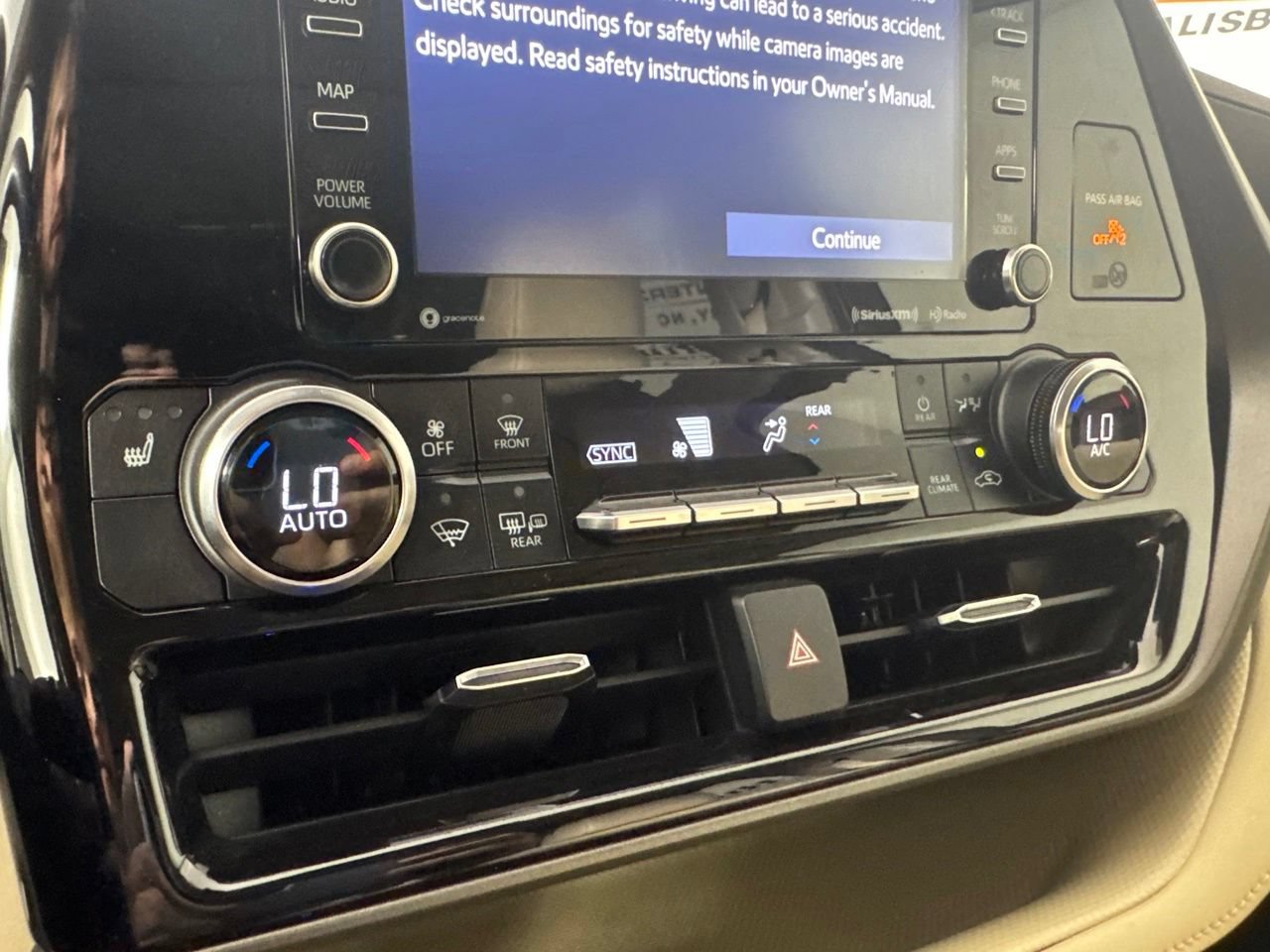 Used 2022 Toyota Highlander XLE FWD image 21