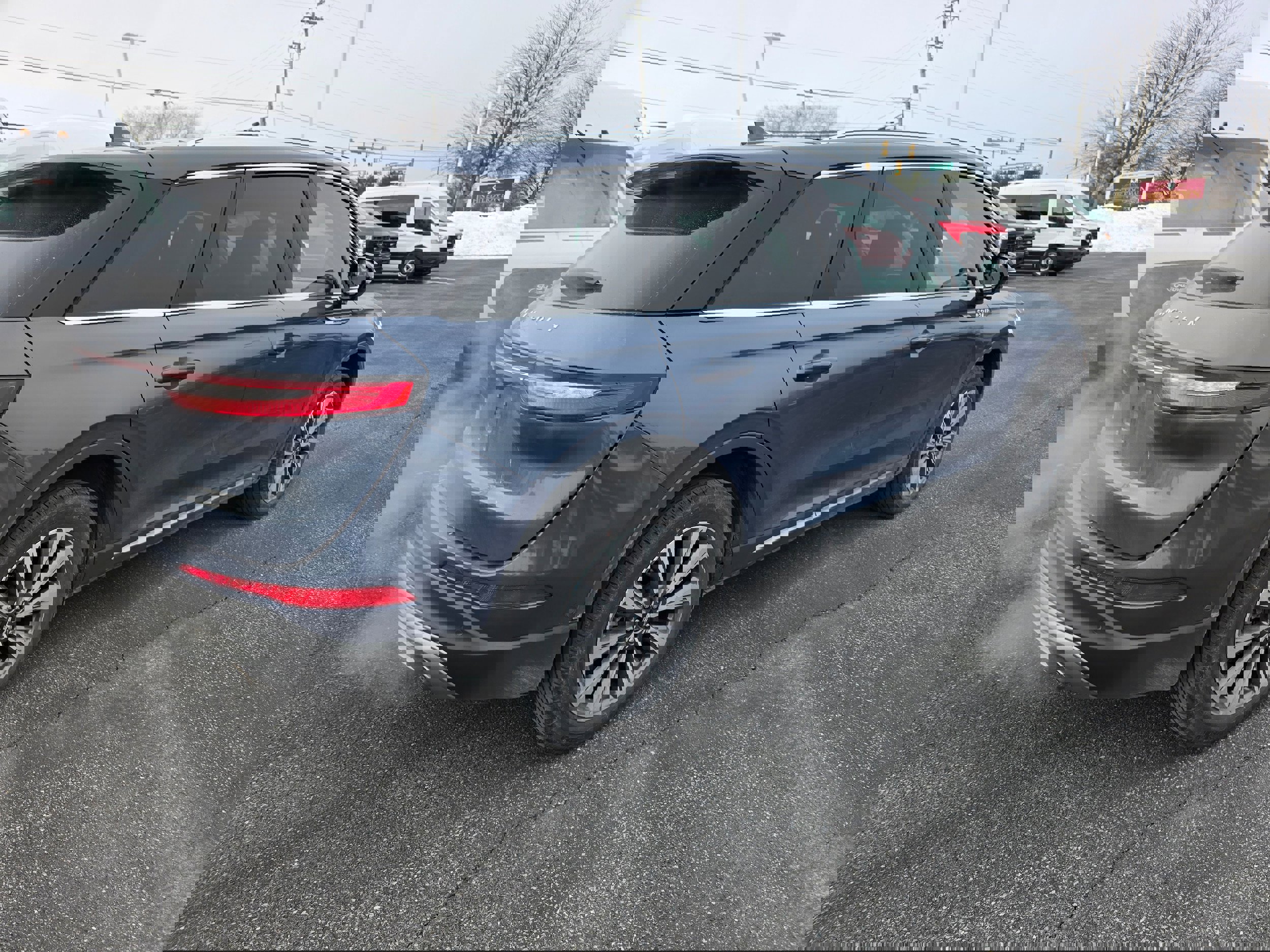 Used 2022 Lincoln Corsair Reserve w/ Equipment Group 201A image 3