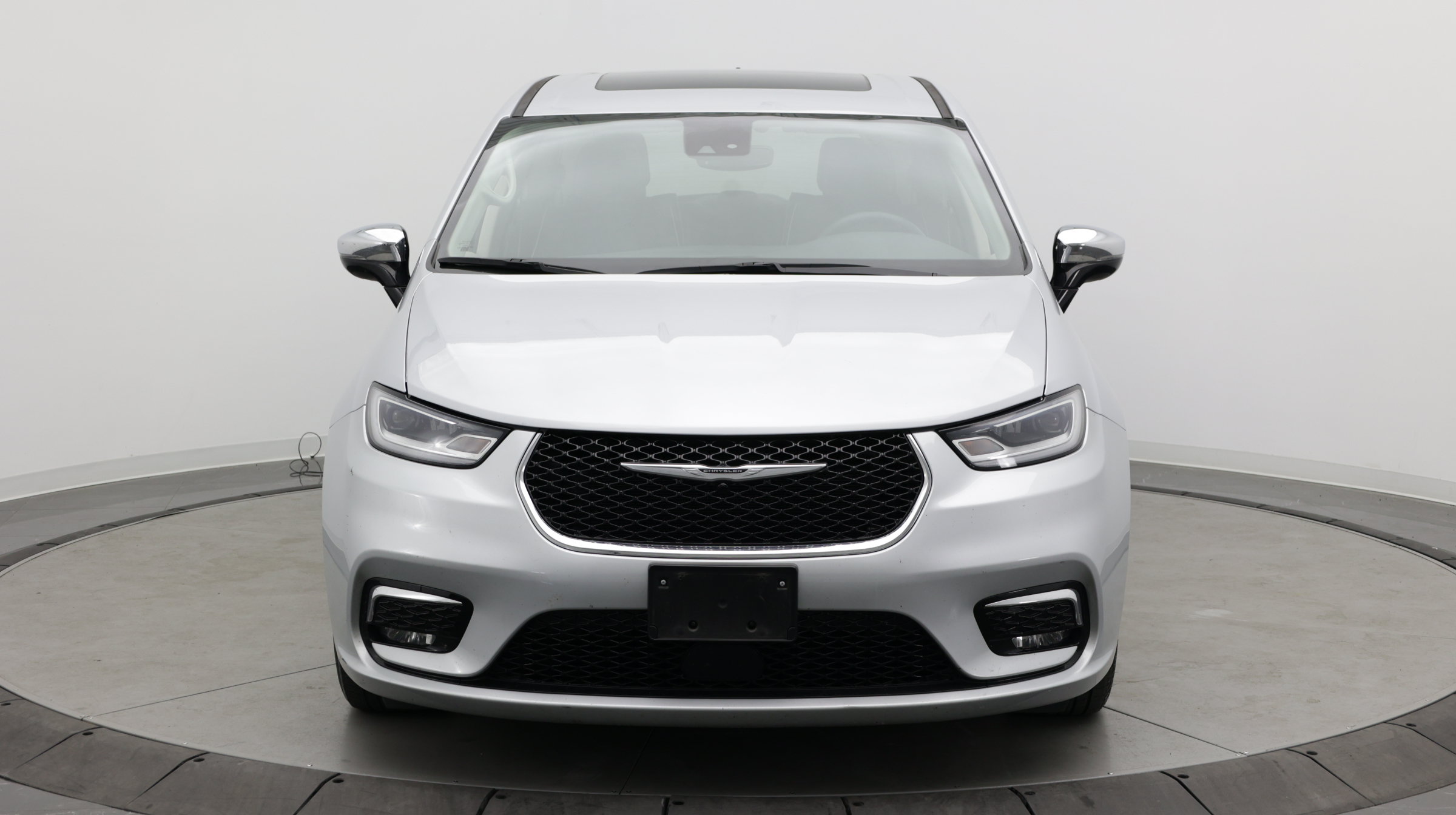 Used 2023 Chrysler Pacifica Limited FWD image 2