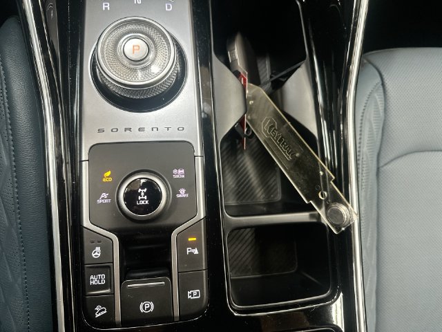 Certified 2025 Kia Sorento SX Prestige AWD/4WD image 30