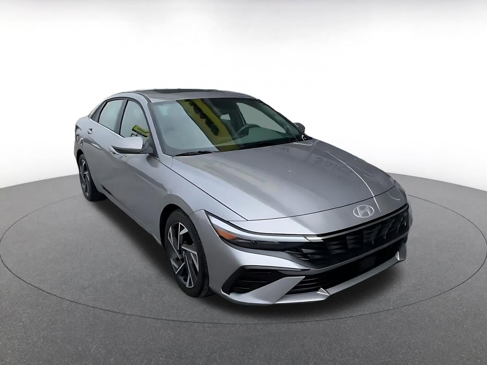 Used 2025 Hyundai Elantra SEL image 3