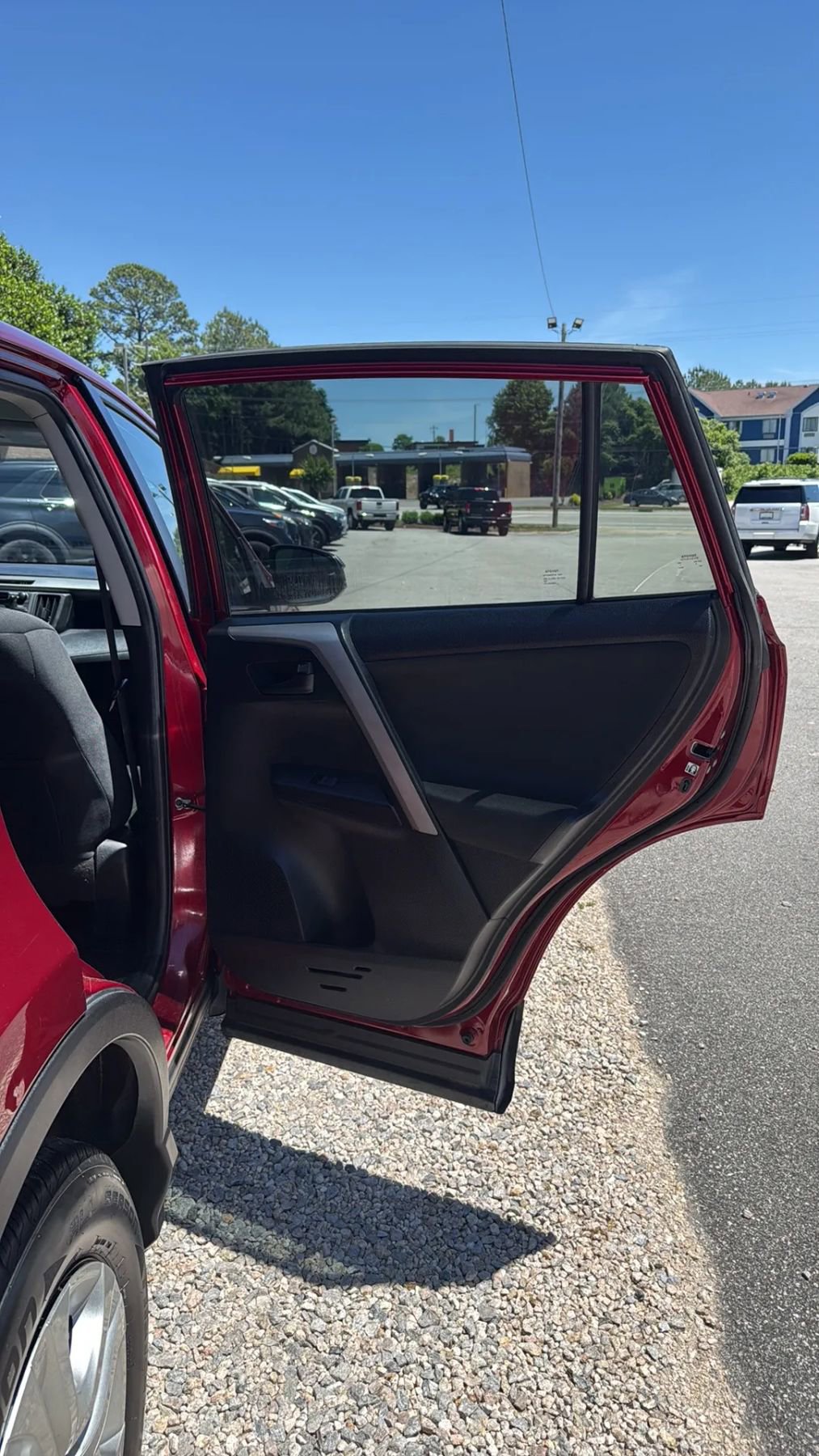 Used 2018 Toyota RAV4 LE FWD image 32