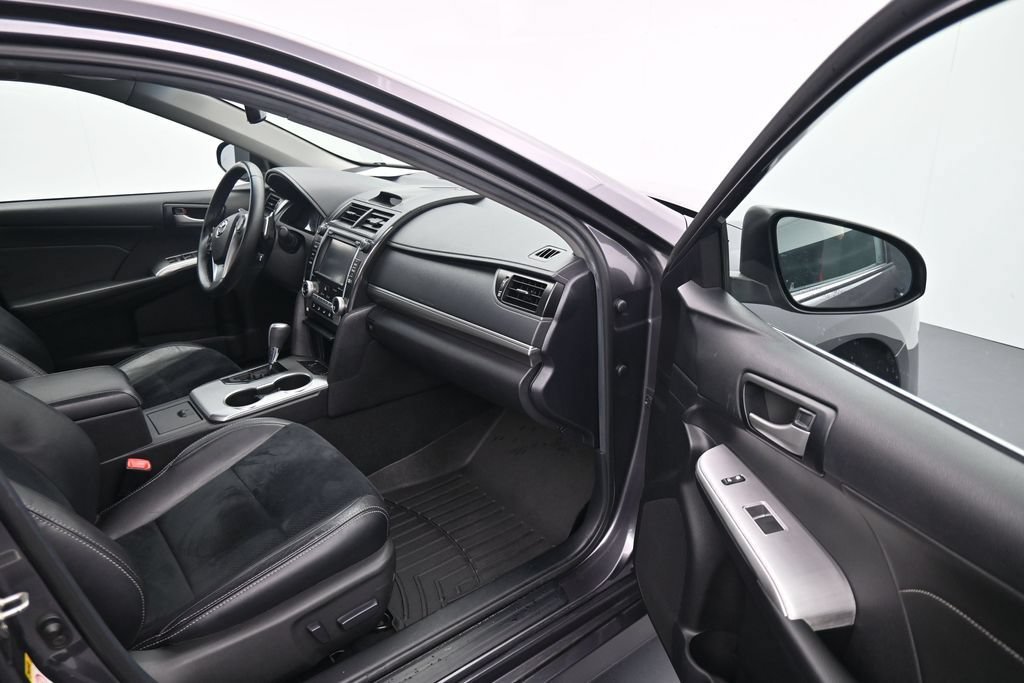 Used 2014 Toyota Camry SE w/ Leather Package FWD image 13