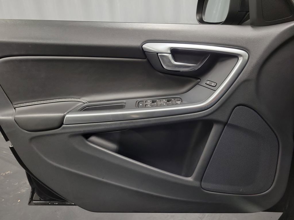 Used 2018 Volvo S60 T5 Dynamic w/ Vision Package image 22
