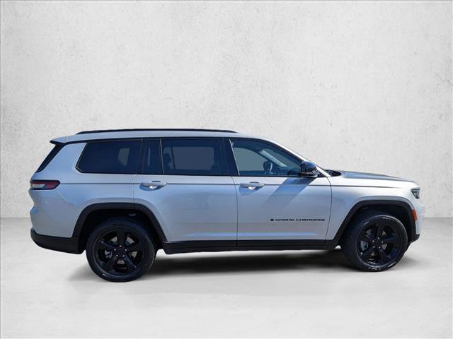 Used 2023 Jeep Grand Cherokee L Laredo AWD/4WD image 4