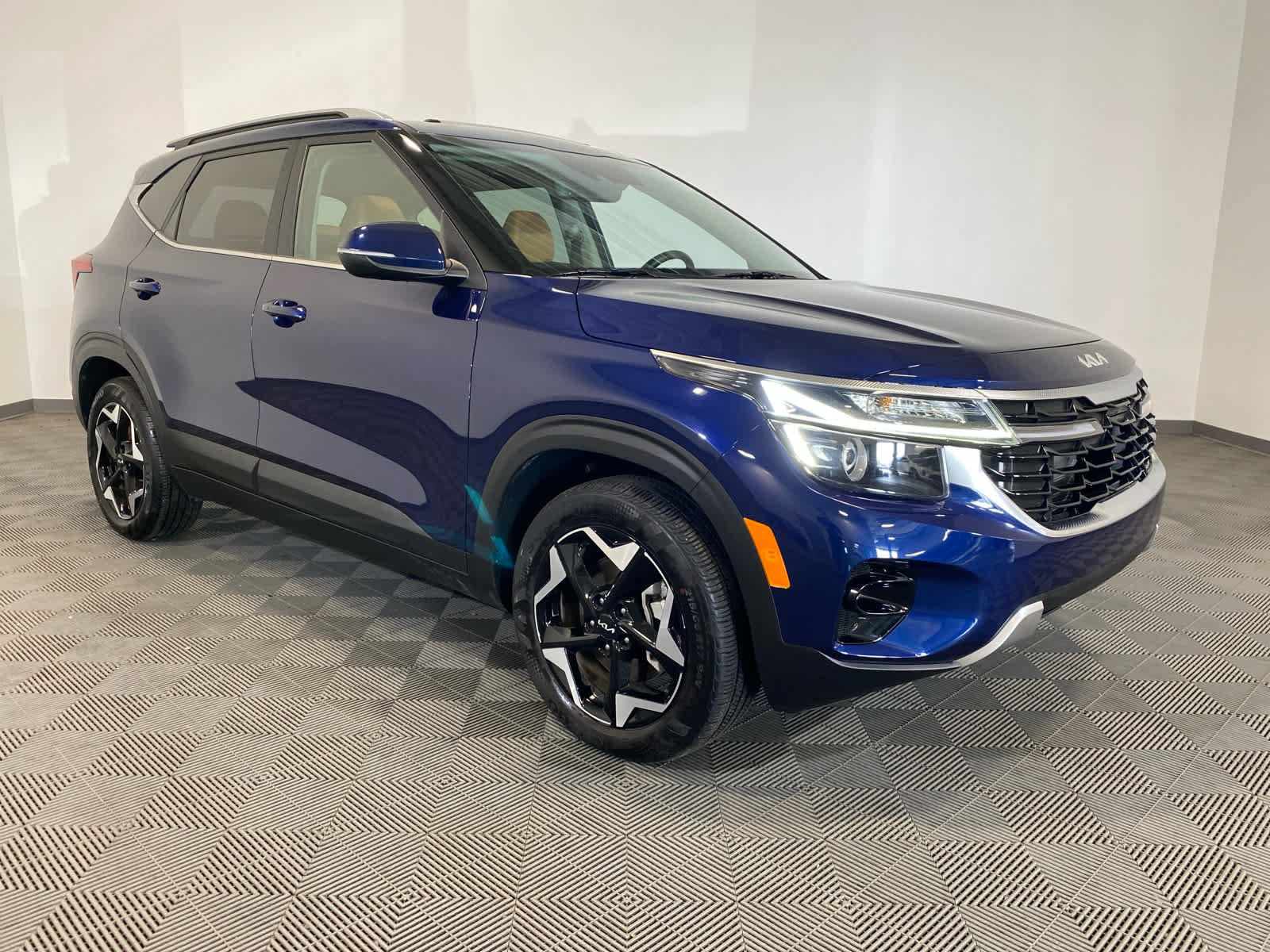 Certified 2024 Kia Seltos EX AWD/4WD image 1