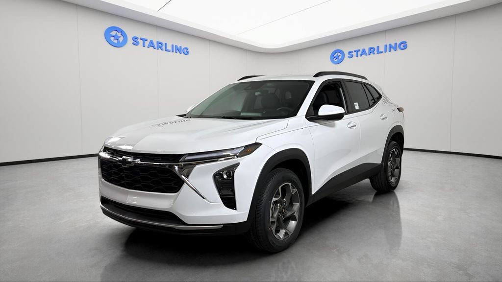 Certified 2025 Chevrolet Trax LT w/ Driver Confidence Package FWD image 2