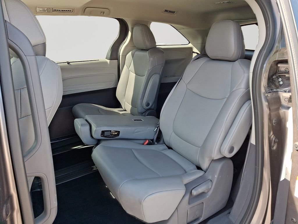 Used 2021 Toyota Sienna XLE image 8