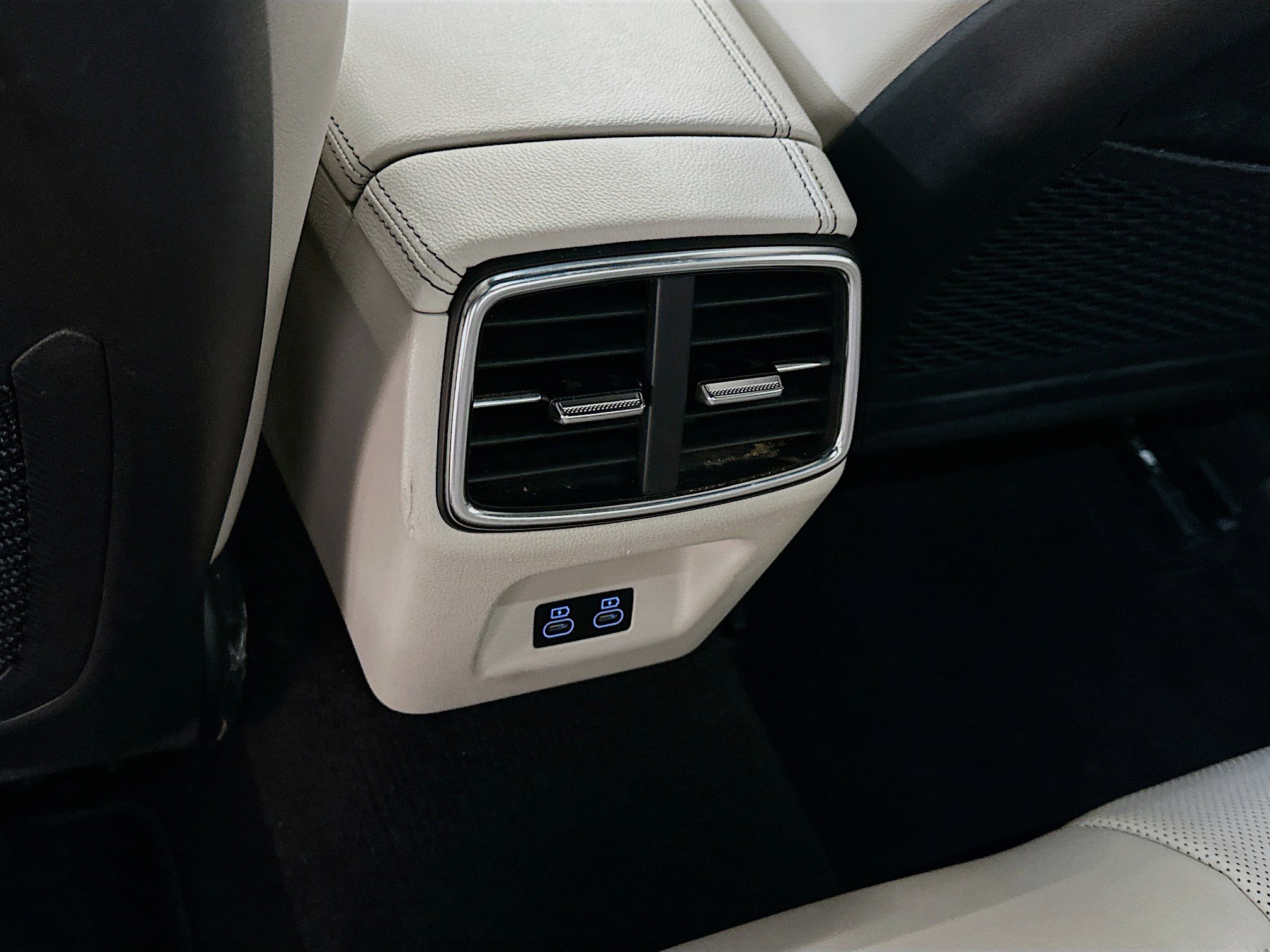 Used 2025 Genesis G70 2.5T image 28