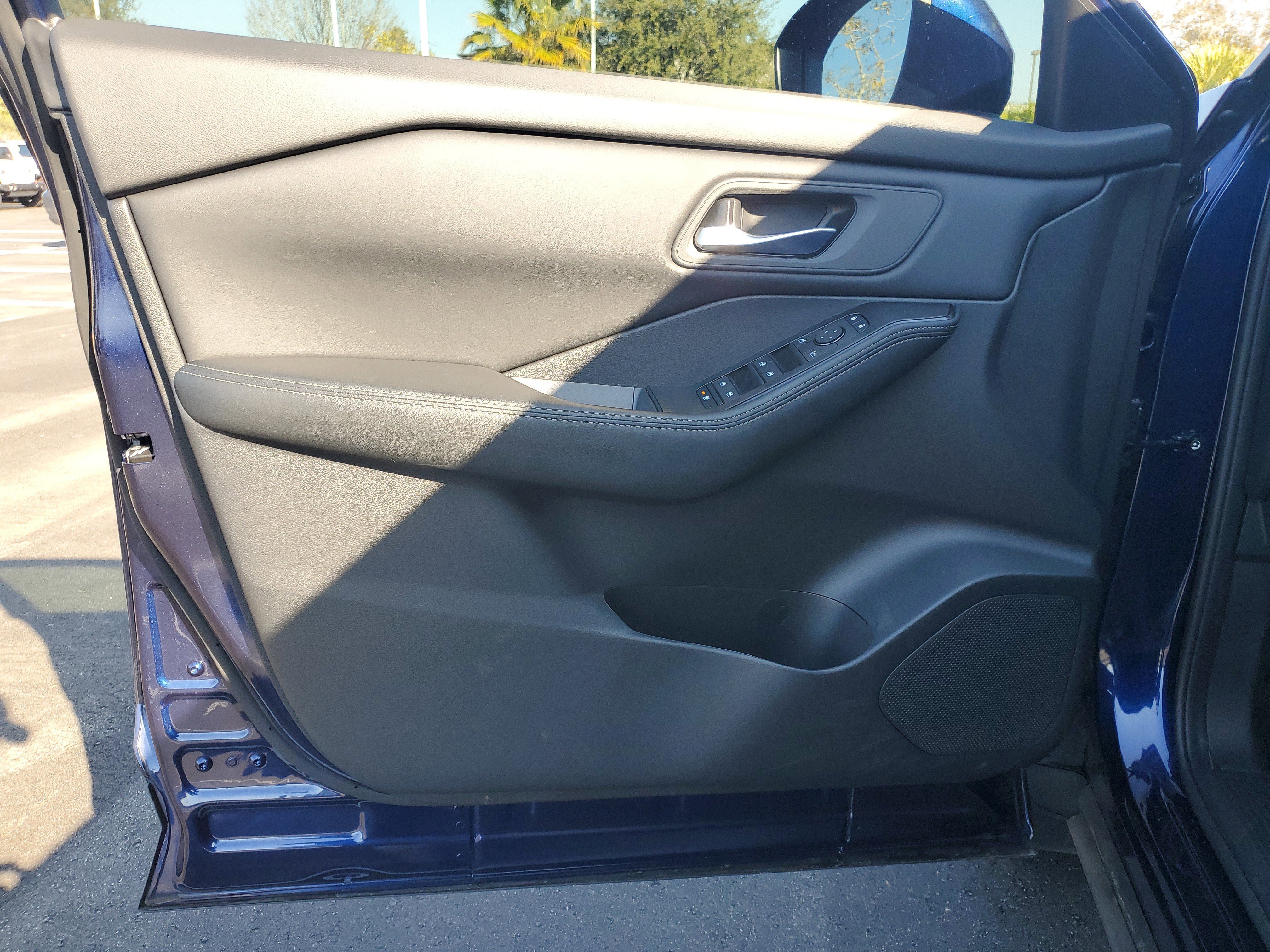 Used 2024 Nissan Rogue SV image 13