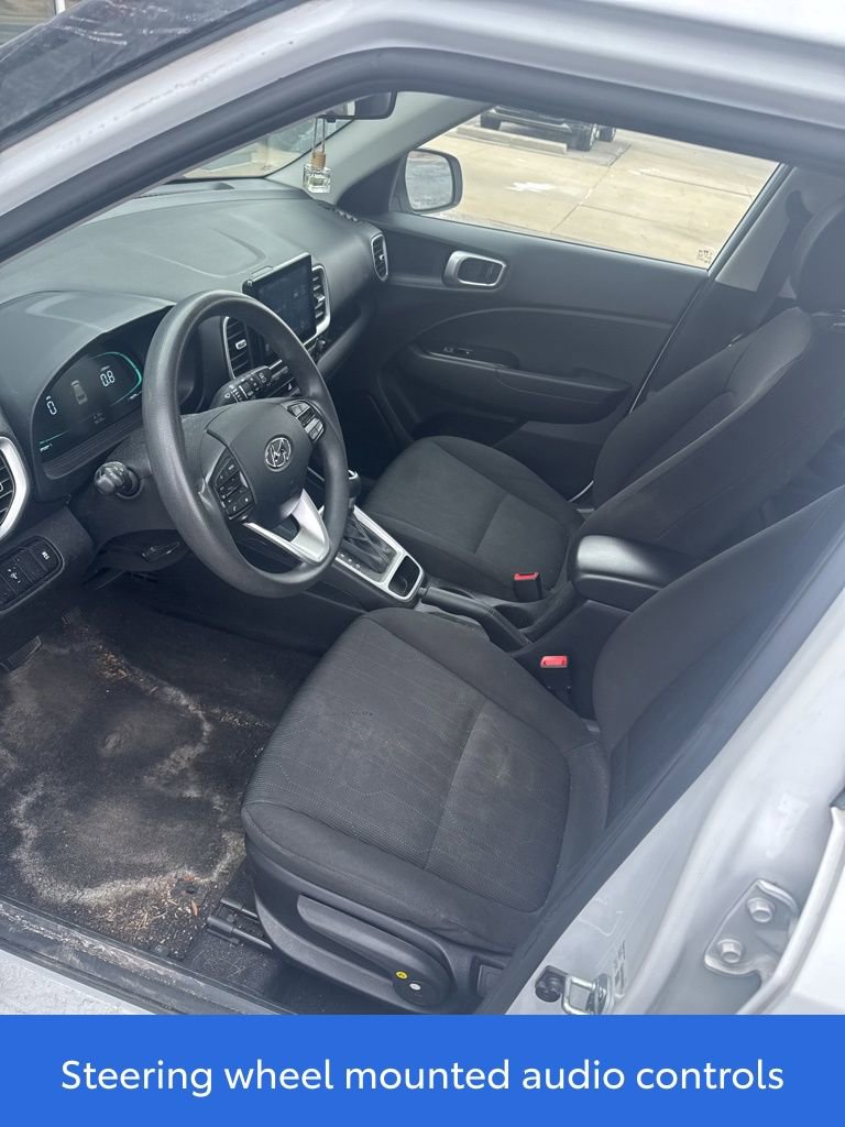 Used 2023 Hyundai Venue SE image 4