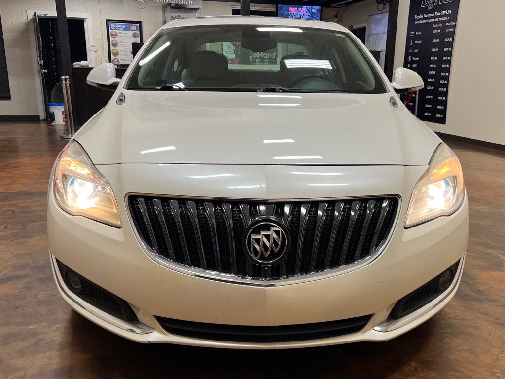 Used 2015 Buick Regal Premium w/ Experience Buick Package FWD image 4