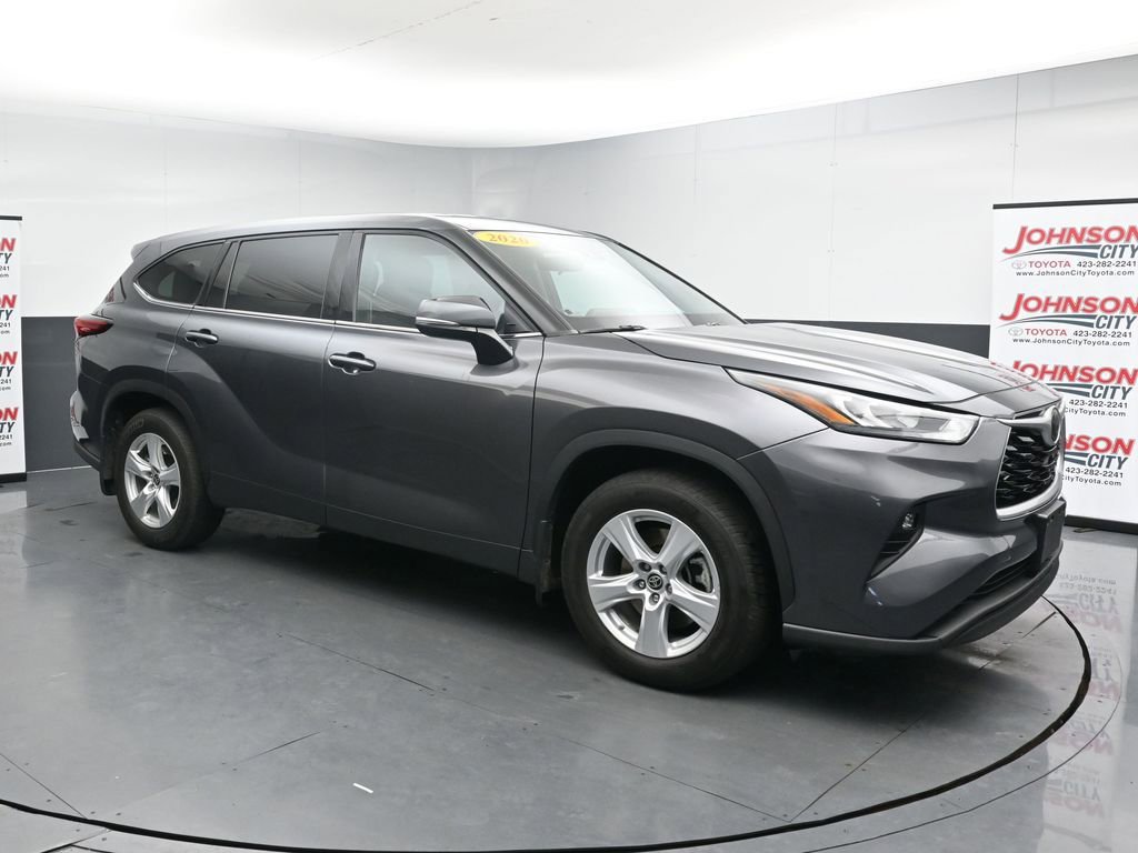 Used 2020 Toyota Highlander LE AWD/4WD image 2