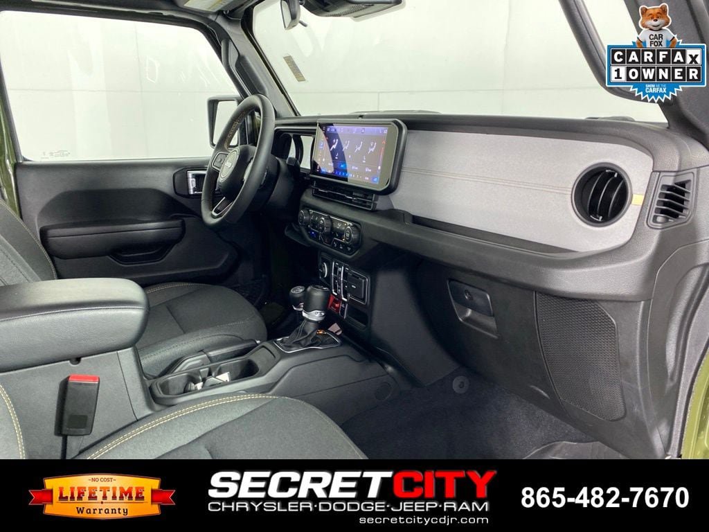 Used 2024 Jeep Wrangler Unlimited AWD/4WD image 33