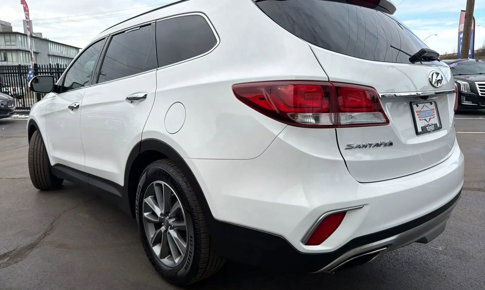 Used 2017 Hyundai Santa Fe SE image 5