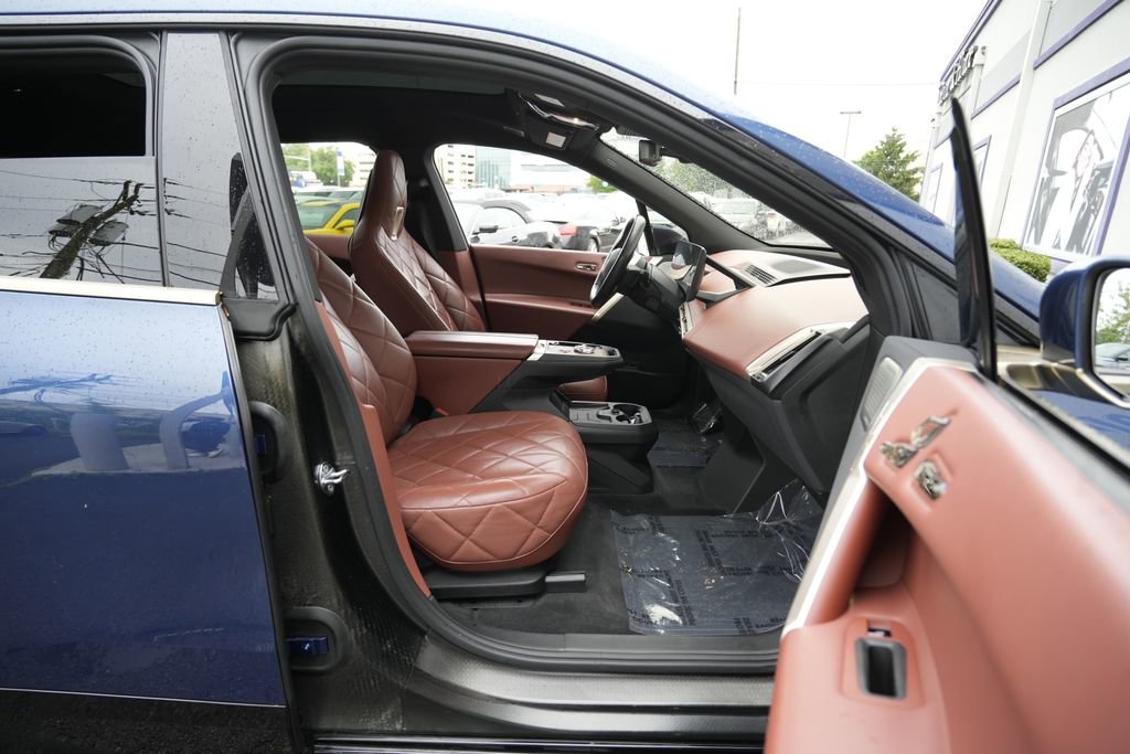 Used 2023 BMW iX xDrive50 w/ Premium Package AWD/4WD image 36