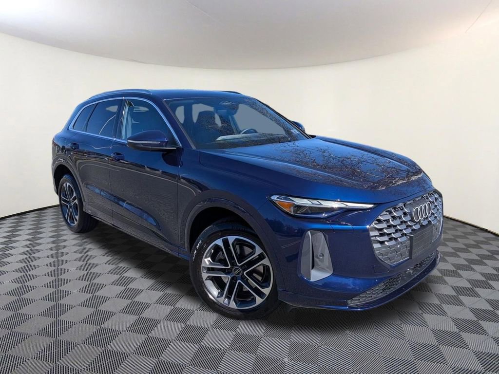 Used 2025 Audi Q5 Premium w/ Convenience Package