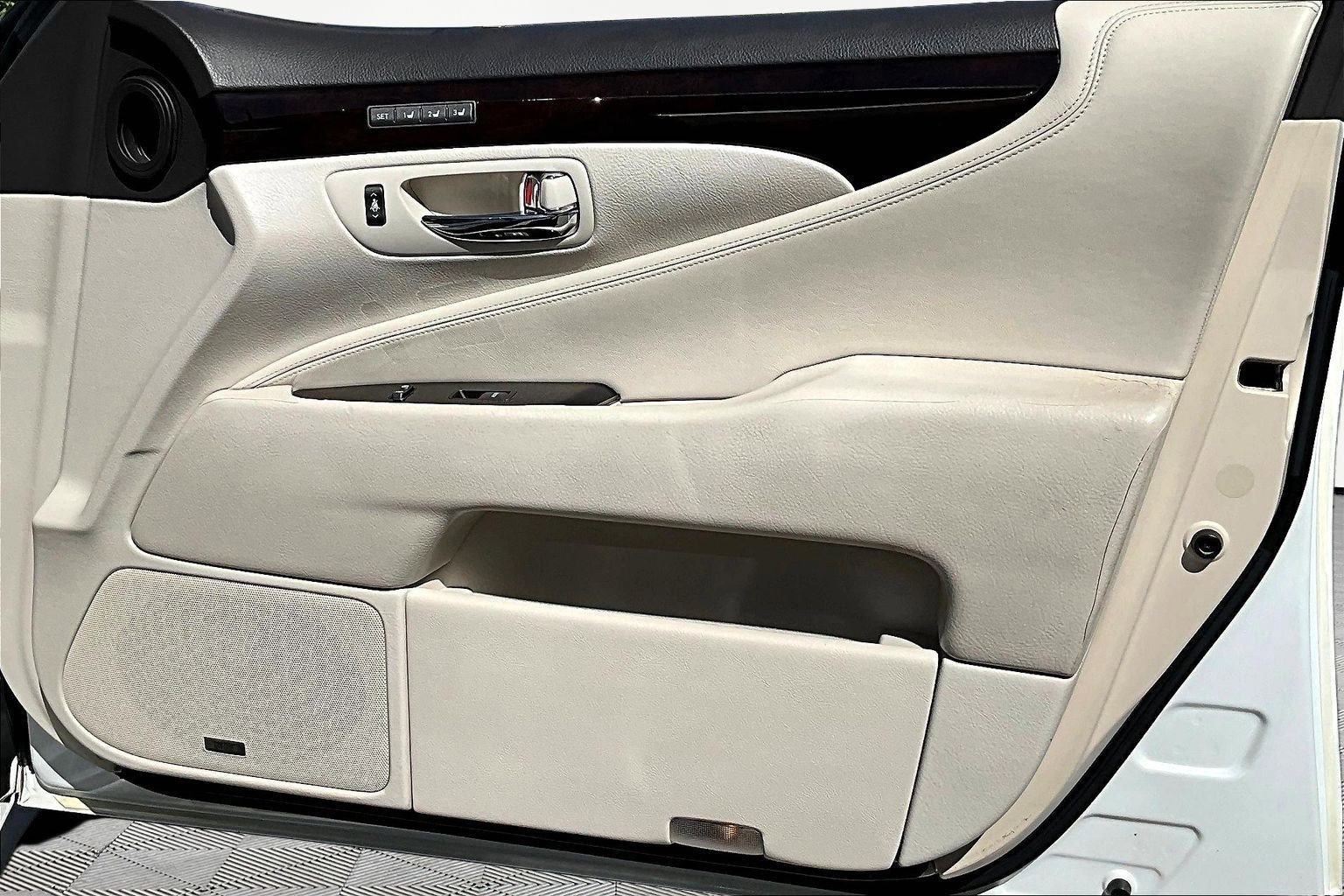 Used 2009 Lexus LS 460 RWD image 27