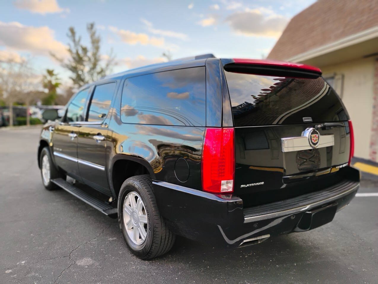 Used 2014 Cadillac Escalade ESV Platinum AWD/4WD image 5