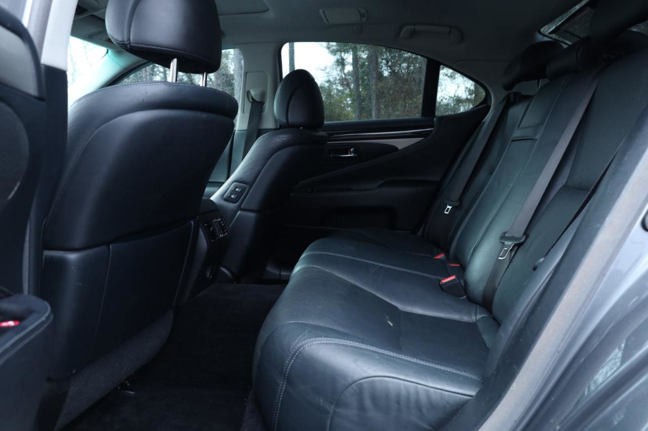 Used 2017 Lexus LS 460 w/ Comfort Package image 28