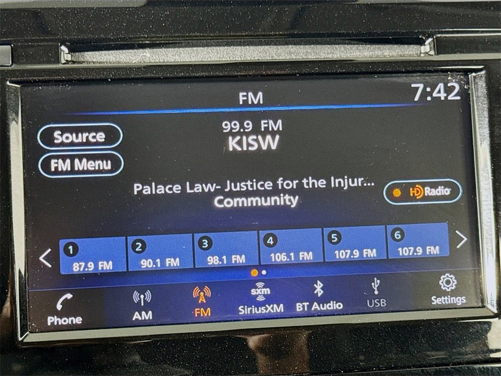 Used 2020 Nissan Rogue SV w/ Premium Package image 35