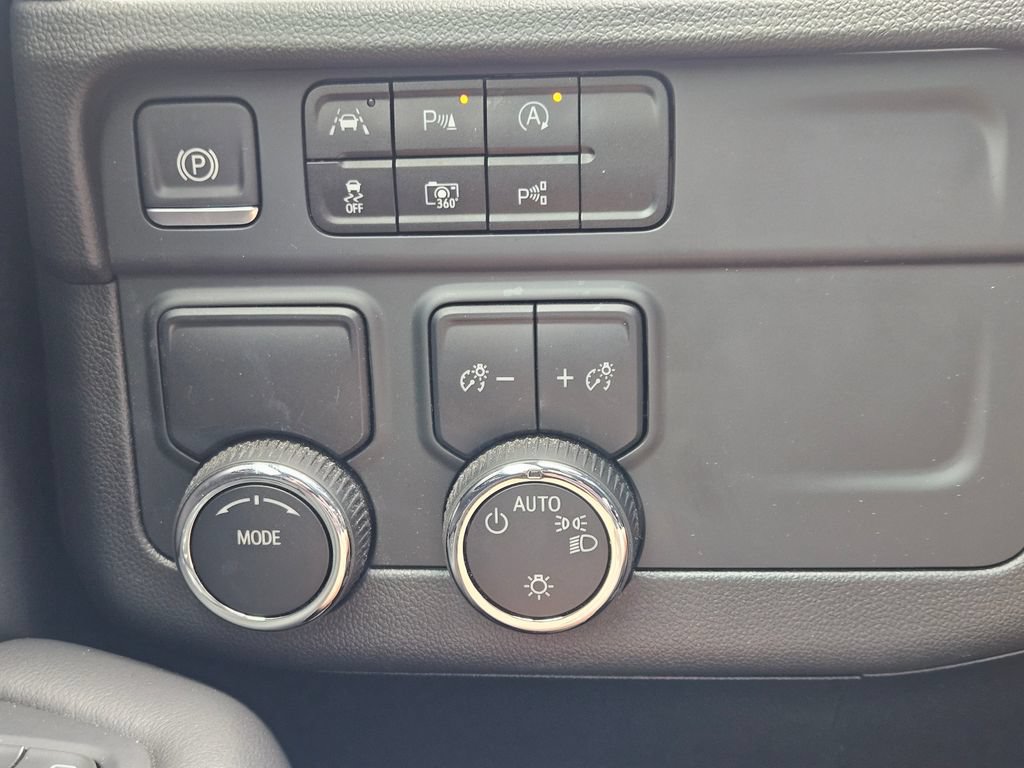 Used 2025 Chevrolet Tahoe LS RWD image 23