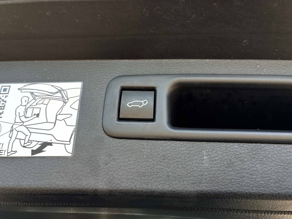 Used 2024 Toyota Highlander XLE image 14