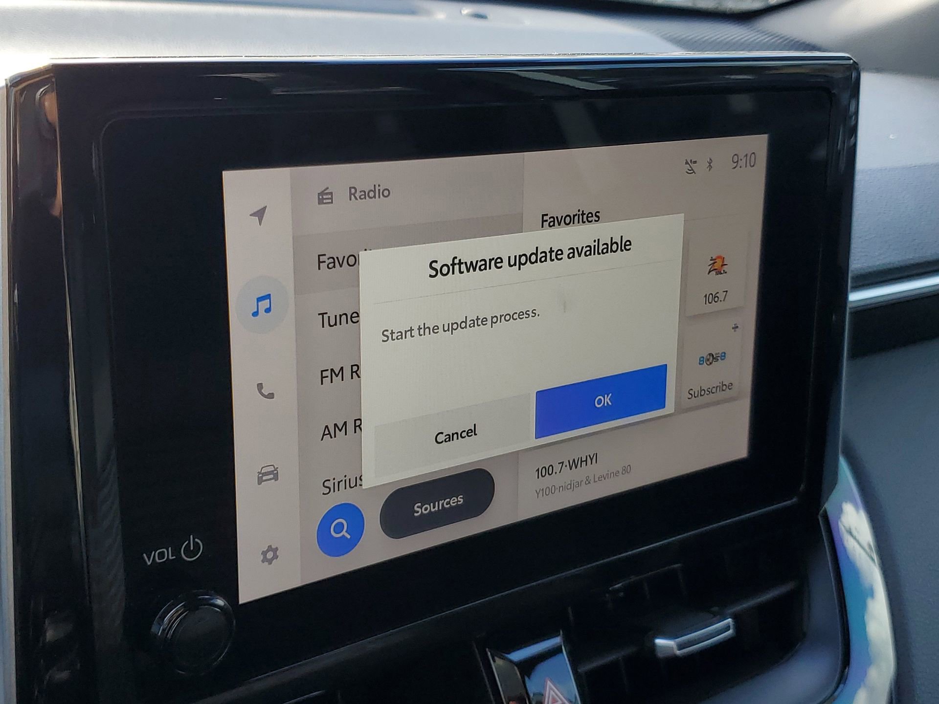 Used 2023 Toyota Corolla Cross XSE w/ Convenience Package image 27