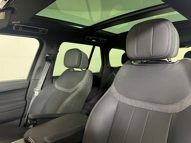 New 2025 Land Rover Range Rover SE image 32