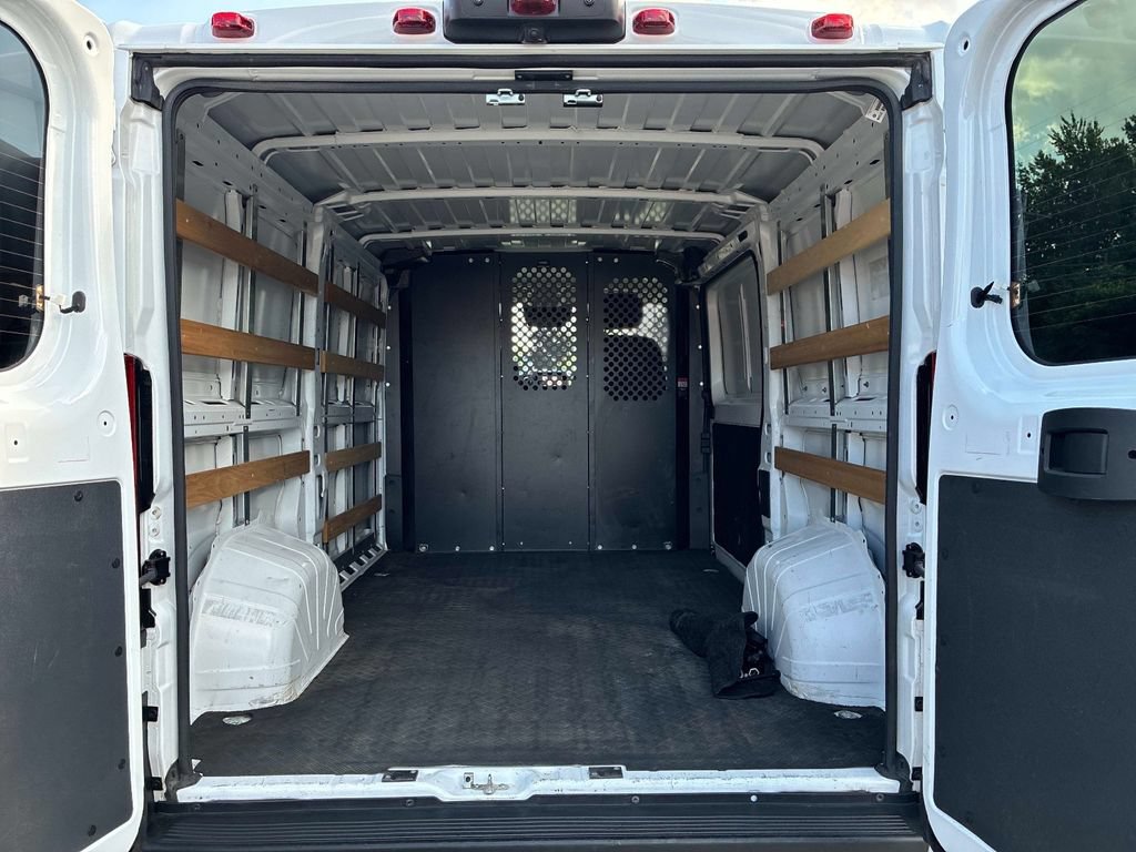 Used 2025 RAM ProMaster 2500 w/ U-Haul Equipment Group FWD image 25